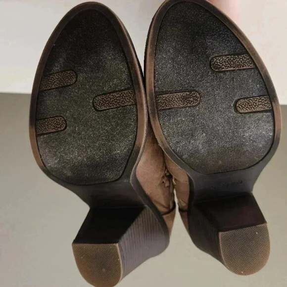 Fergalicious Women’s 8M Willow Fergie Brown High Heel Zip Boot Booties - Picture 4 of 4